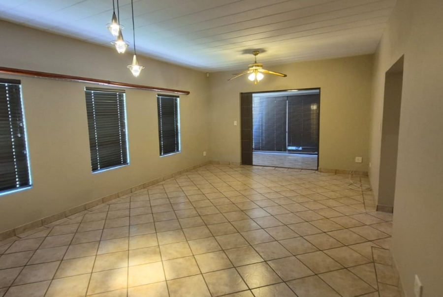 To Let 3 Bedroom Property for Rent in Safari Gardens North West